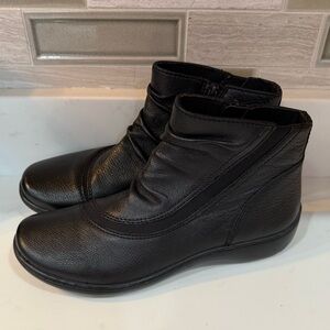 Clarks Black Ankle Booties Size 8.5